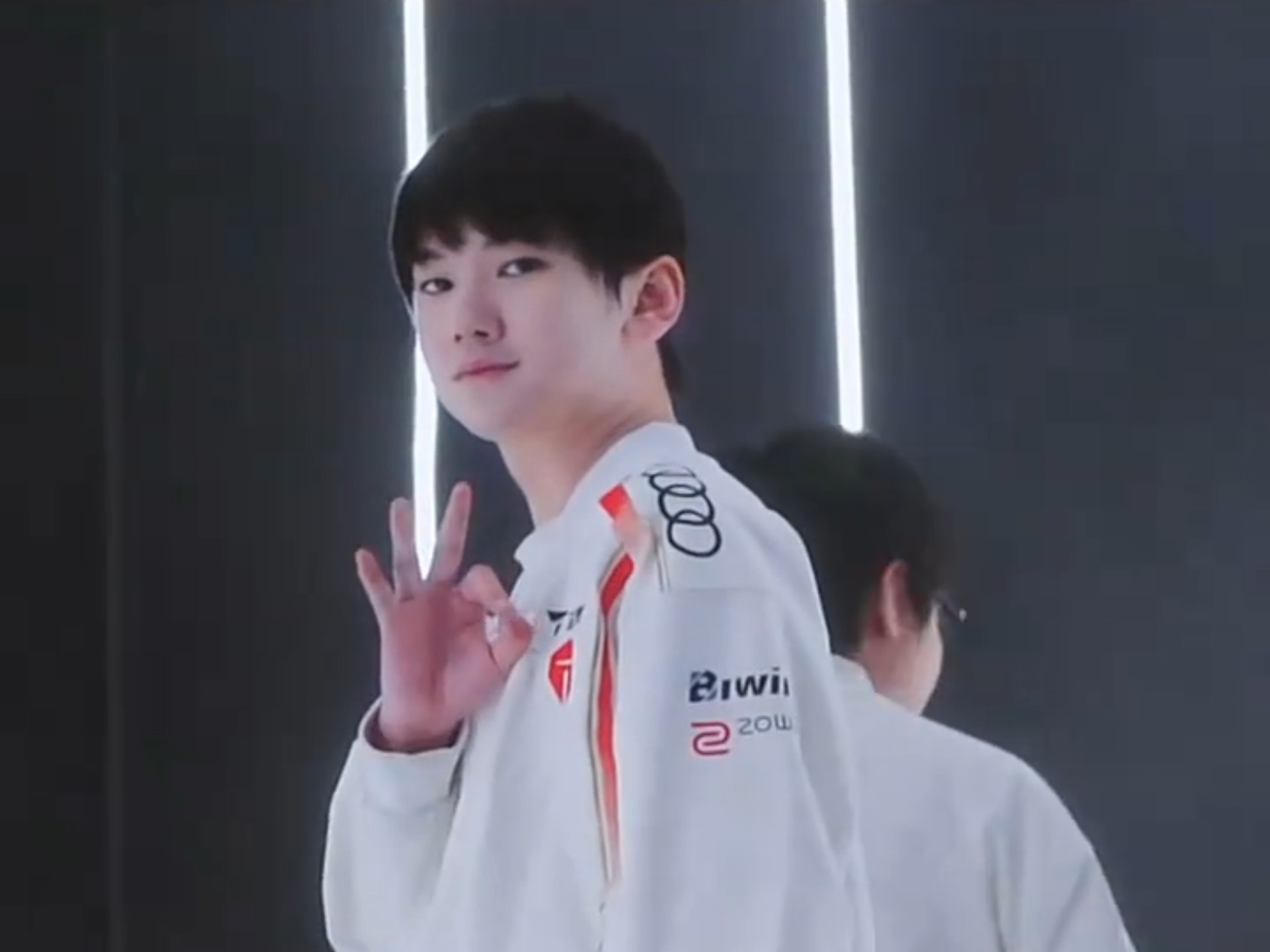 九游热门游戏推荐JackeyLove回归赛场，精彩发挥首场状态亮眼，日本队观众沸腾！(jackeylove2021)